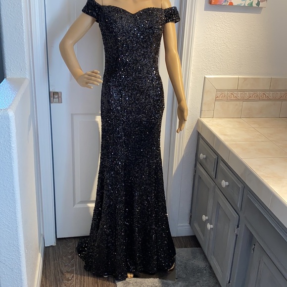 Sequin prom dress. - Picture 4 of 13